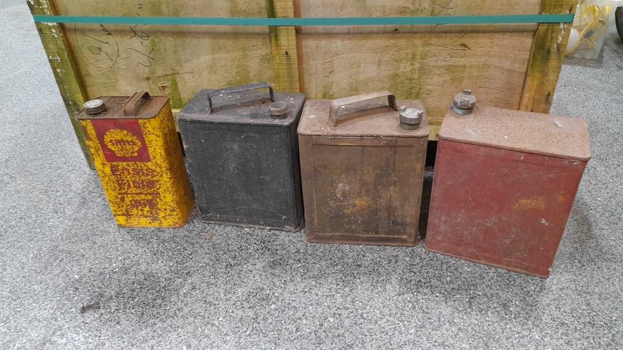 Lot 217 - 4X PETROL/OIL CANS