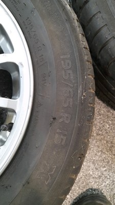 Lot 591 - 5X MERCEDES 5 STUD ALLOY WHEELS + TYRES INC WHEEL NUTS 195/65 R 15