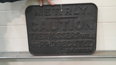 Lot 472 - CAST IRON RAILWAY SIGN 23" X 16"