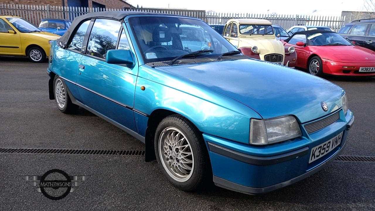 Lot 390 - 1992 VAUXHALL ASTRA EXCLUSIVE