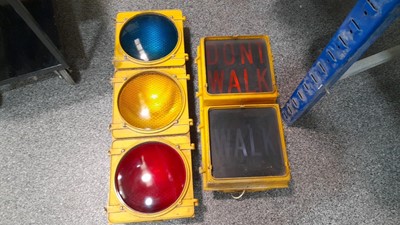 Lot 440 - AMERICAN TRAFFIC AND PEDESTRIAN CROSSING LIGHTS 40" x 13" & 26" x 12"