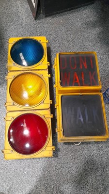 Lot 440 - AMERICAN TRAFFIC AND PEDESTRIAN CROSSING LIGHTS 40" x 13" & 26" x 12"