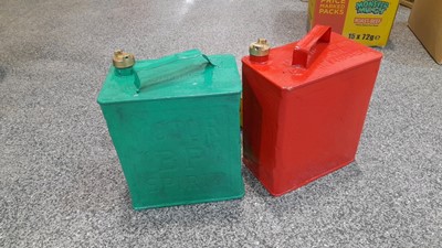 Lot 584 - 2X 2GAL PETROL CANS WITH BRASS TOPS AND ASSORTED SMALL CANS