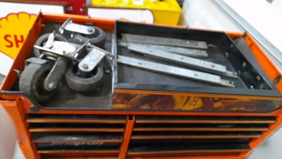 Lot 404 - SNAP ON TOOL BOX , TOP AND BOTTOM IN KIT FORM