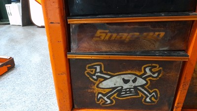 Lot 404 - SNAP ON TOOL BOX , TOP AND BOTTOM IN KIT FORM
