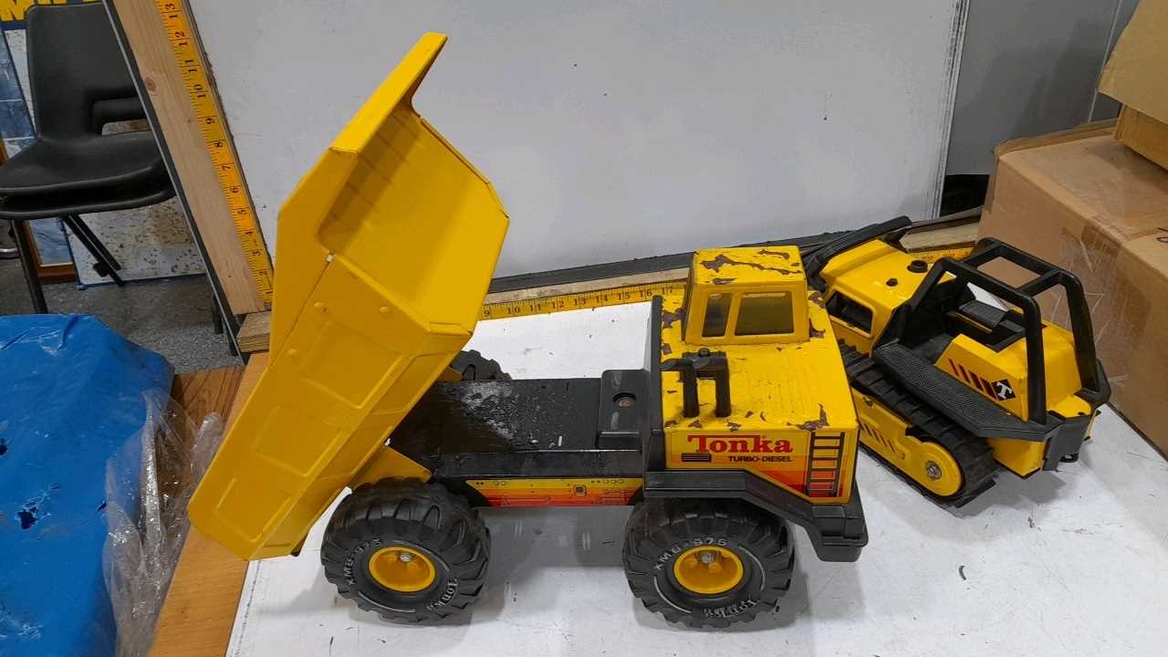 Lot 338 - TONKA TIPPER LORRY & D8 DOZER