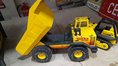 Lot 338 - TONKA TIPPER LORRY & D8 DOZER