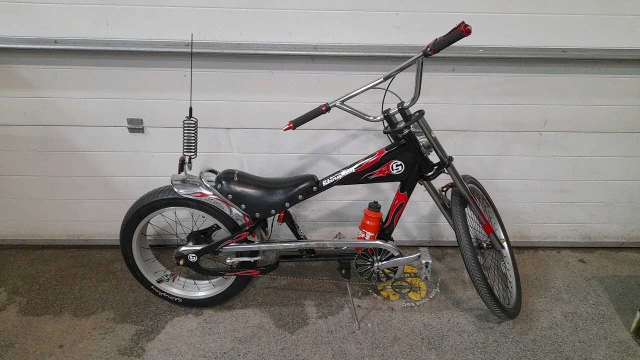 Low Rider Stingrays Lot 59 - SCHWINN STINGRAY LOWRIDER CHOPPER SHOW BIKE
