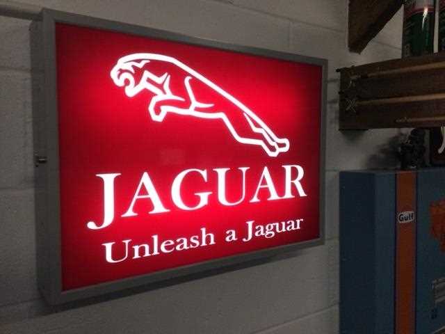 Lot 262 - ILLUMINATED JAGUAR SIGN