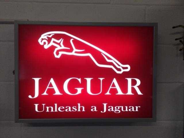 Lot 262 - ILLUMINATED JAGUAR SIGN