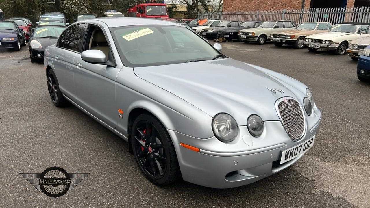 Lot 49 - 2007 JAGUAR S-TYPE R AUTO