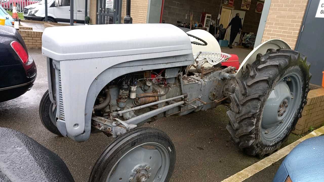 Lot 585 - 1990 MASSEY FERGUSON T20