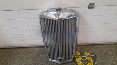 Lot 489 - MG CHROME GRILLE