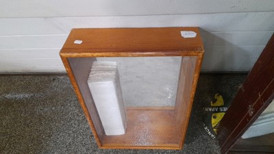 Lot 607 - 2X WOODEN DISPLAY CABINETS INC  GLASS SHELVES 32"X 22" & 25" x 17"