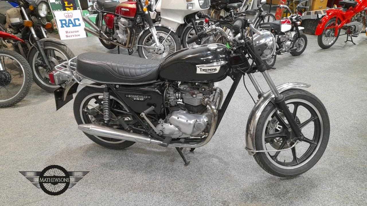 Lot 590 - 1983 TRIUMPH T140 ES