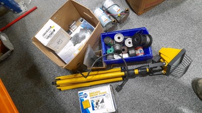 Lot 11 - SELECTION OF WATER PUMPS & HALOGEN LAMP