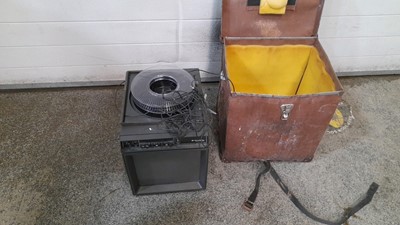 Lot 385 - SLIDE PROJECTOR WITH TV SCREEN ATTACHED