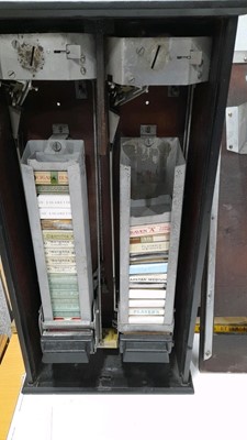 Lot 700 - CRAVEN (A) VINTAGE CIGARETTE VENDING MACHINE 1920'S / 1930'S