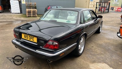 Lot 684 - 1998 JAGUAR XJR V8 AUTO