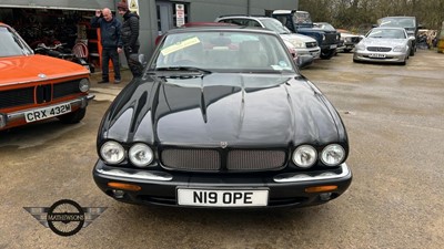 Lot 684 - 1998 JAGUAR XJR V8 AUTO