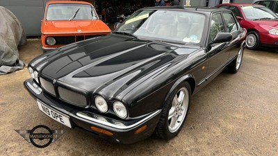 Lot 684 - 1998 JAGUAR XJR V8 AUTO