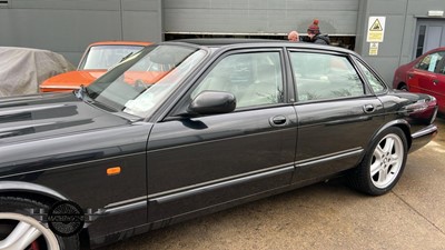 Lot 684 - 1998 JAGUAR XJR V8 AUTO