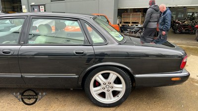 Lot 684 - 1998 JAGUAR XJR V8 AUTO