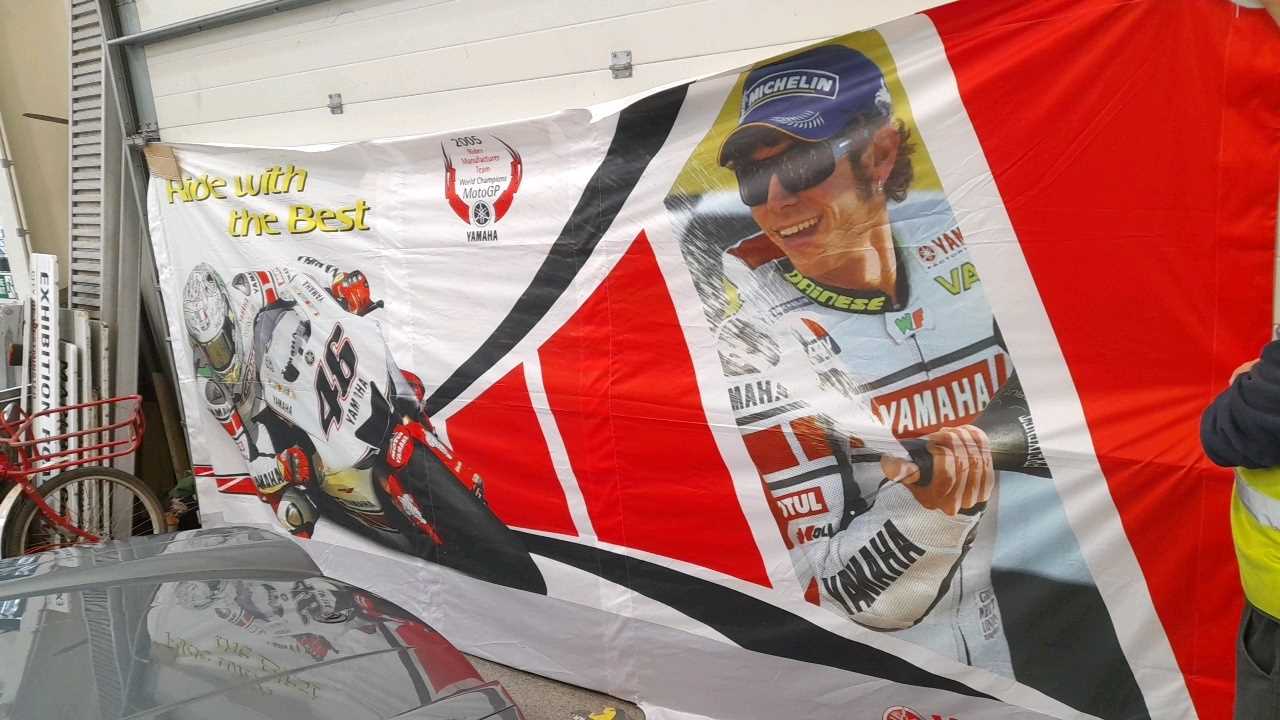 Lot 87 - YAMAHA BANNER 2005 MOTO GP  " RIDE THE BEST "