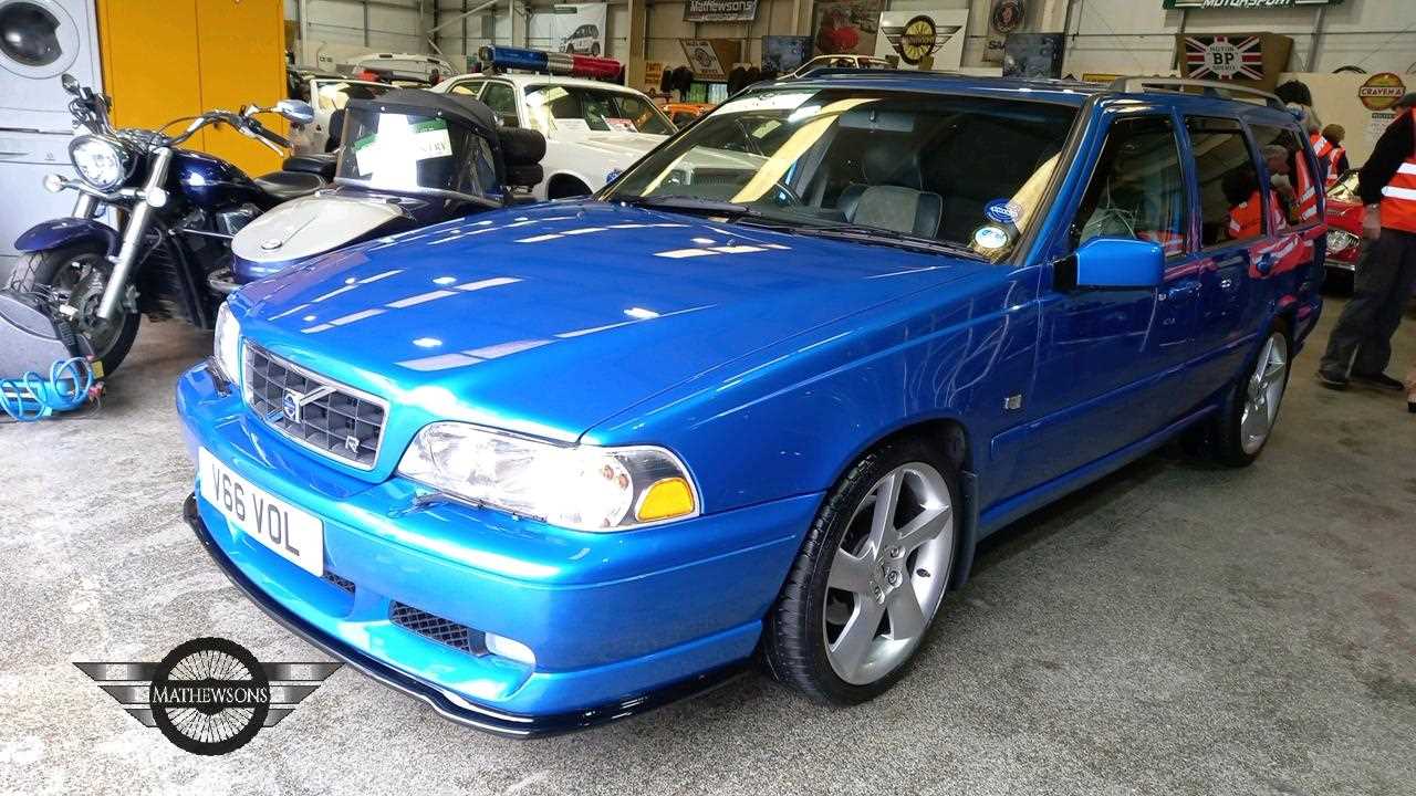 Lot 263 - 2000 VOLVO V70 R AWD AUTO