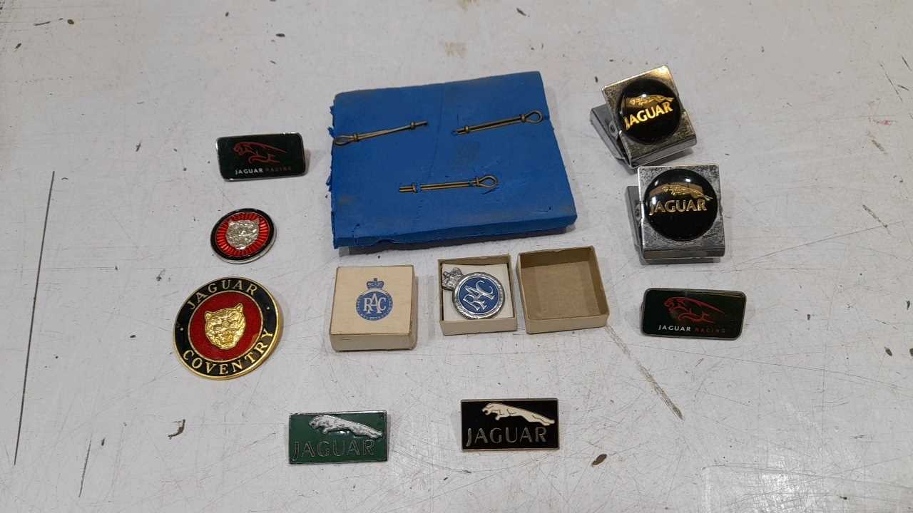 Lot 340 - AA & RAC PATROL INSIGNIA BADGES +JAGUAR LAPEL BADGES