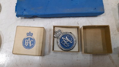 Lot 340 - AA & RAC PATROL INSIGNIA BADGES +JAGUAR LAPEL BADGES