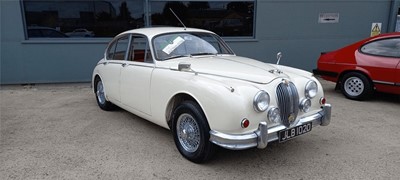 Lot 103 - 1966 JAGUAR 3.4 MK2