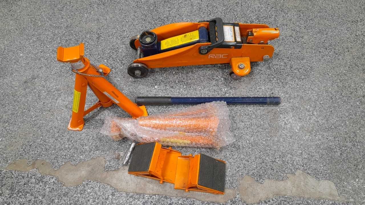 Lot 249 - RAC TROLLEY JACK & AXLE STANDS ( PROCEEDS TO AIR AMBULANCE CHARITY )