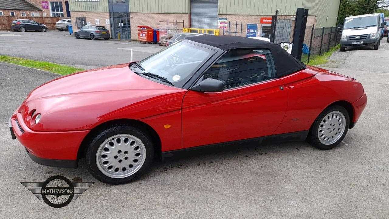 Lot 491 - 1996 ALFA ROMEO SPIDER T SPARK 16 V