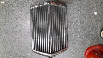 Lot 685 - BENTLEY S1 CHROME GRILLE