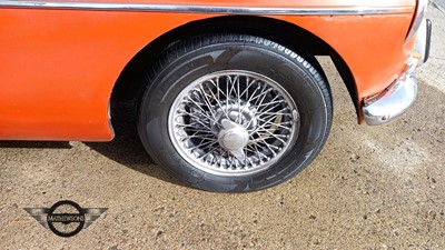 Lot 553 - 1974 MG B
