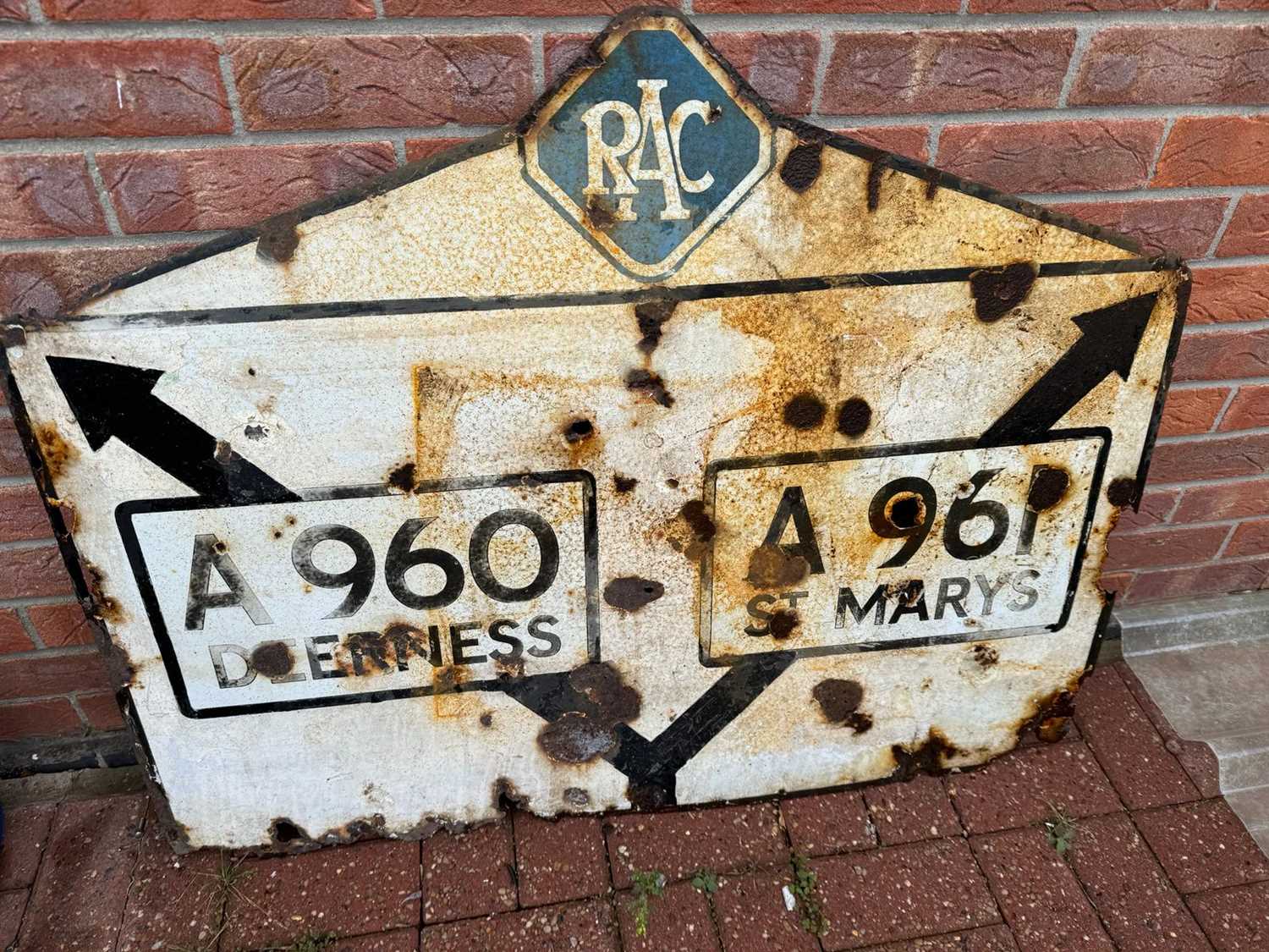 Lot 14 - RAC SCOTLAND ROAD SIGN 40
