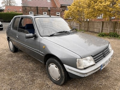 Lot 137 - 1995 PEUGEOT 205 MARDI GRAS