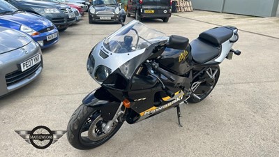 Lot 401 - 2001 KAWASAKI ZX750-P5