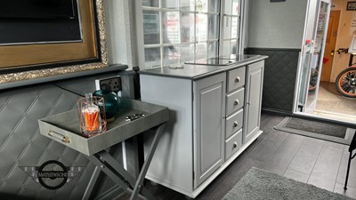 Lot 143 - CABIN / SHEPHERDS HUT