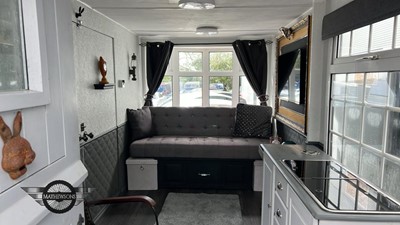 Lot 143 - CABIN / SHEPHERDS HUT