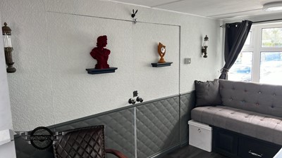 Lot 143 - CABIN / SHEPHERDS HUT