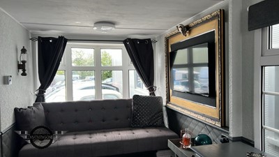 Lot 143 - CABIN / SHEPHERDS HUT