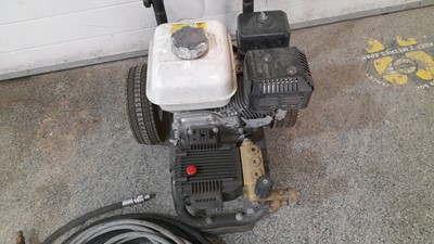Lot 476 - PETROL ENGINE PRESSURE WASHER
