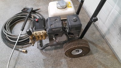 Lot 476 - PETROL ENGINE PRESSURE WASHER