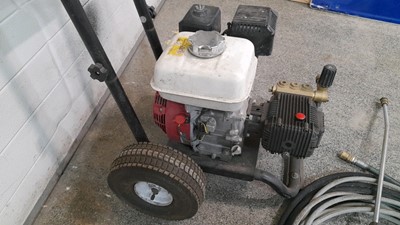 Lot 476 - PETROL ENGINE PRESSURE WASHER