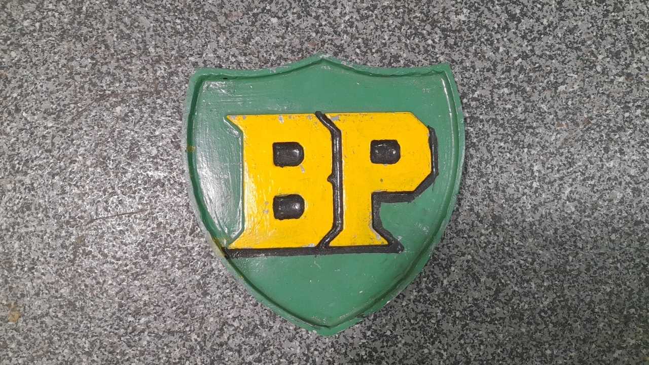 Lot 154 - GREEN BP CAST SHIELD