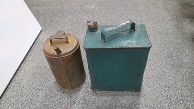 Lot 156 - PRATTS PETROL CAN & ROUND OIL/PARAFFIN CAN