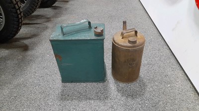 Lot 156 - PRATTS PETROL CAN & ROUND OIL/PARAFFIN CAN