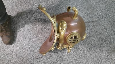 Lot 158 - DIVERS HELMET